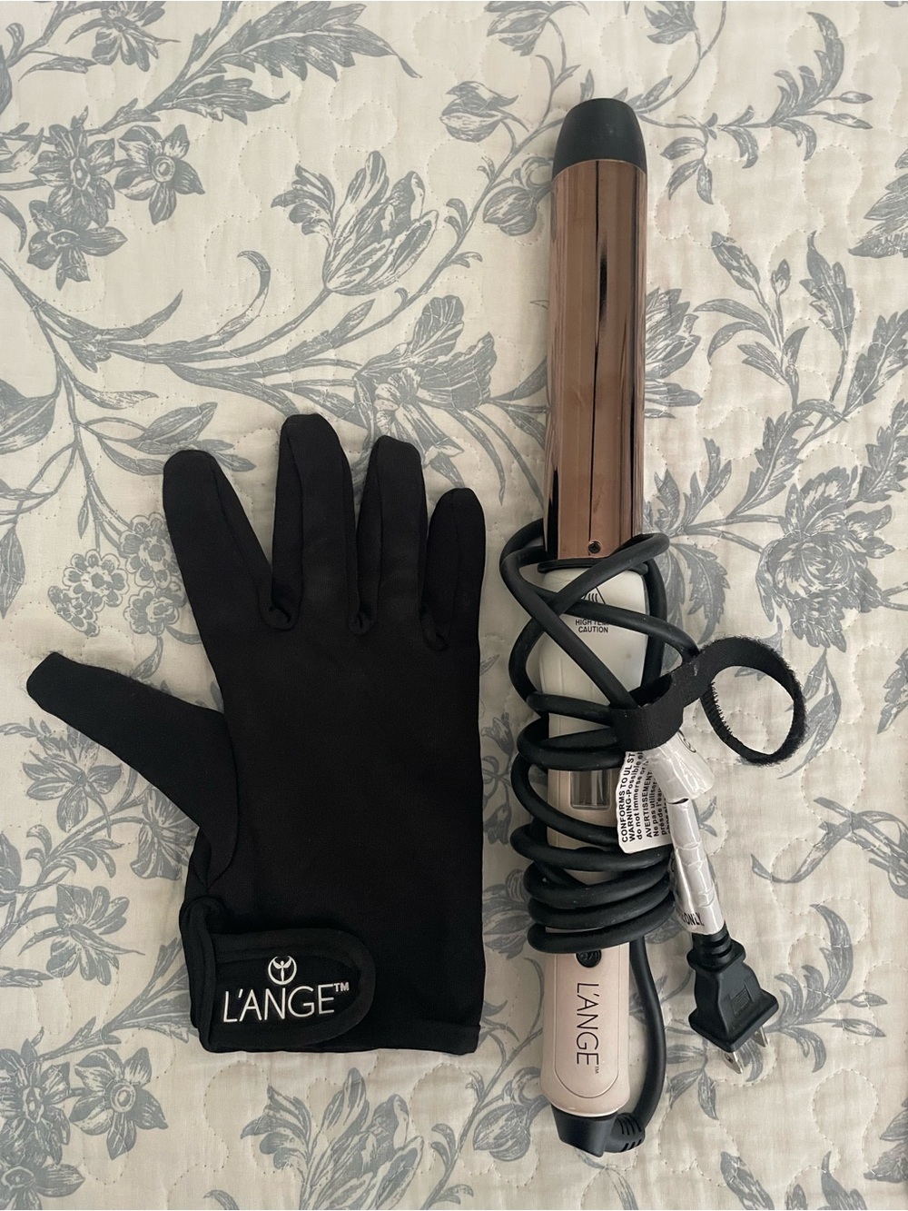 L'ANGE Rose Gold 1” Curling Wand with Heat Glove